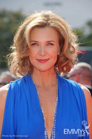 Brenda Strong arrives at the 2011 Primetime Creative Arts Emmy Awards at Nokia Theatre 