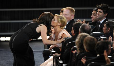 Gail Mancuso celebrates her Emmy win with Julie Bowen