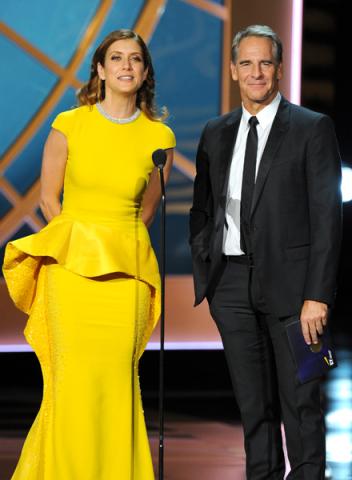 Kate Walsh (l) and Scott Bakula present an award at the 66th Emmy Awards.