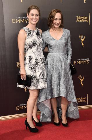 Zoe Perry and Laurie Metcalf on the red carpet at the 2016 Creative Arts Emmys. 