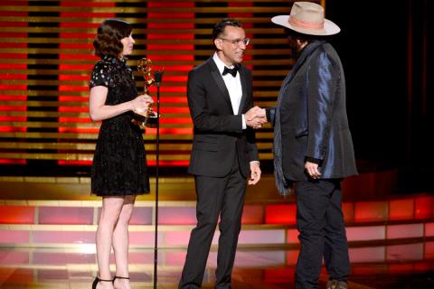 Carrie Brownstein (l) and Fred Armisen (c) present music director Don Was an award at the 2014 Primetime Creative Arts Emmys.