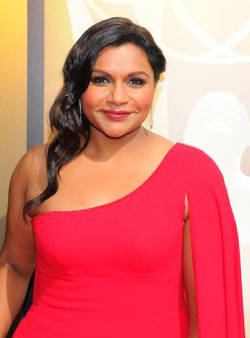 Mindy Kaling arrives on the red carpet at the Creative Arts Emmy Awards 2015.