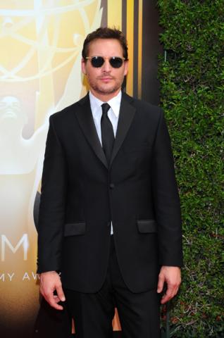 Peter Facinelli on the red carpet at the 2015 Creative Arts Emmys.