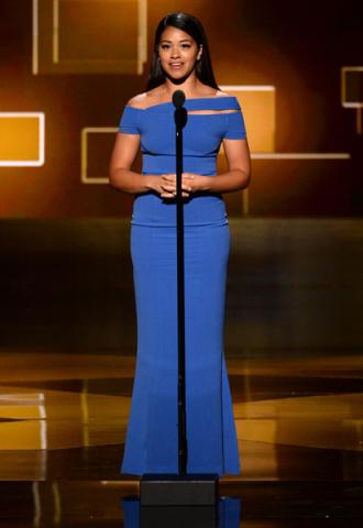 Gina Rodriguez presents an award at the 2015 Creative Arts Emmys.
