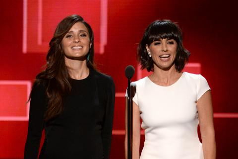 Shiri Appleby and Constance Zimmer presents award at 2015 Creative Arts Emmy Awards.