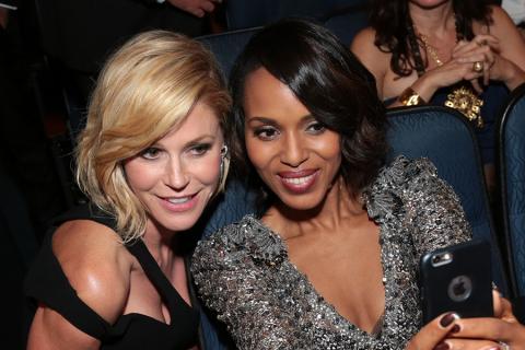 Julie Bowen and Kerry Washington at the 67th Emmy Awards.