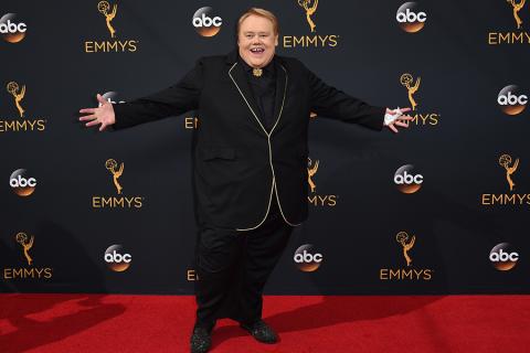 Louie Anderson on the red carpet at the 2016 Primetime Emmys. 