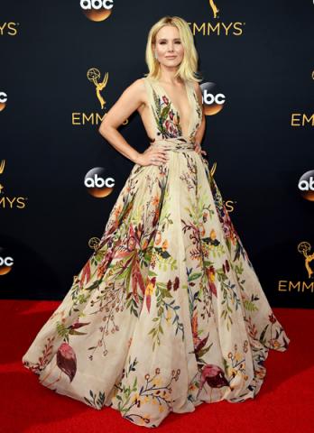 Kristen Bell on the red carpet at the 2016 Primetime Emmys.
