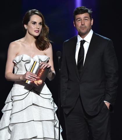 Michelle Dockery and Kyle Chandler present an award at the 2016 Primetime Emmys.