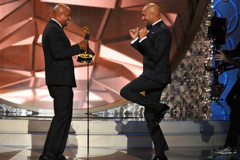 Damon Wayans presents an award to Keegan-Michael Key at the 2016 Primetime Emmys.