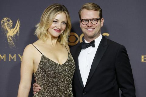 Abby Elliott and Bill Kennedy on the red carpet at the 2017 Primetime Emmys. 