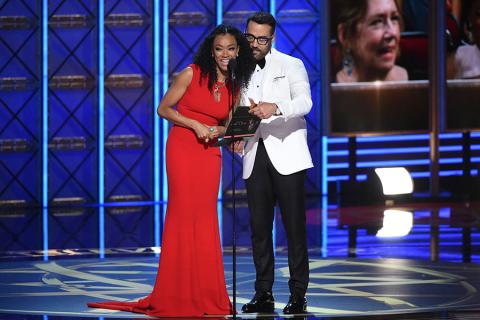 Sonequa Martin-Green and Jeremy Piven present an award at the 2017 Primetime Emmys.