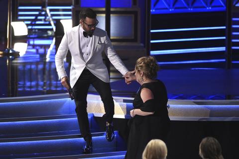 Jeremy Piven escorts Ann Dowd on stage to accept her award at the 2017 Primetime Emmys.