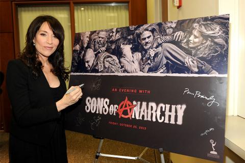Katey Sagal signs the poster at An Evening with Sons of Anarchy.